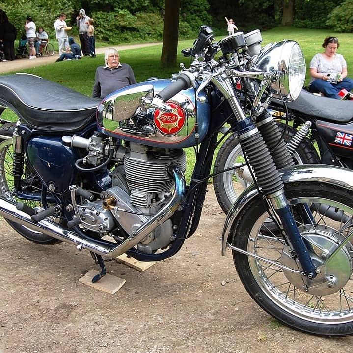 By Ronald Saunders - Flickr: BSA .GOLD STAR. CLASSIC BRITISH MOTORCYCLE., CC BY-SA 2.0, https://commons.wikimedia.org/w/index.php?curid=20202035