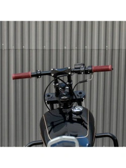 Manetki motocyklowe Biltwell Kung Fu TPV do kierownic o średnicy 25.4 [mm] czerwone