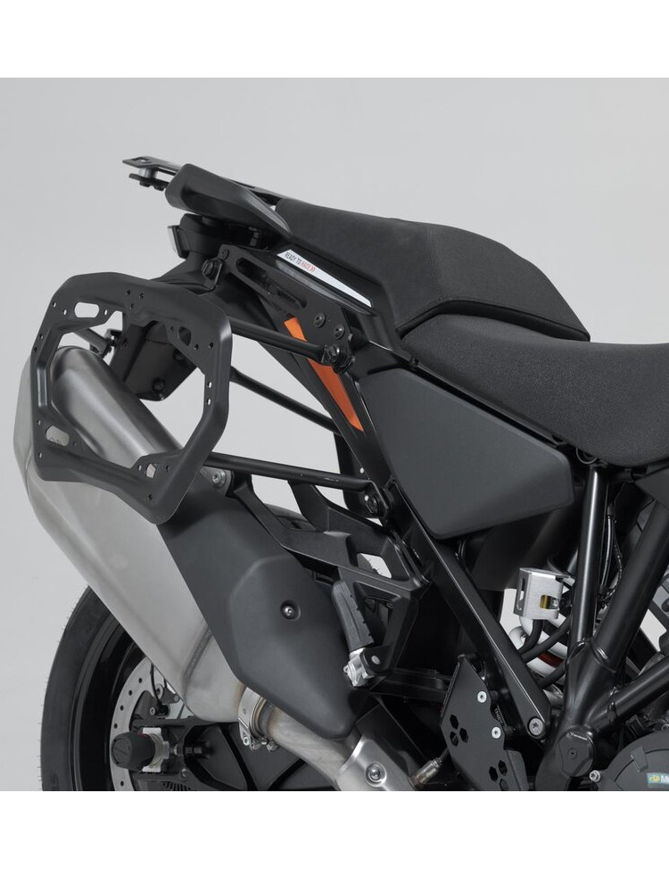 Zestaw: kufry boczne TRAX ADV + stelaże PRO 45/37 L Sw-Motech KTM 1290 Super Adventure R / S (21-) (pojemność 37 i 45 L) czarne