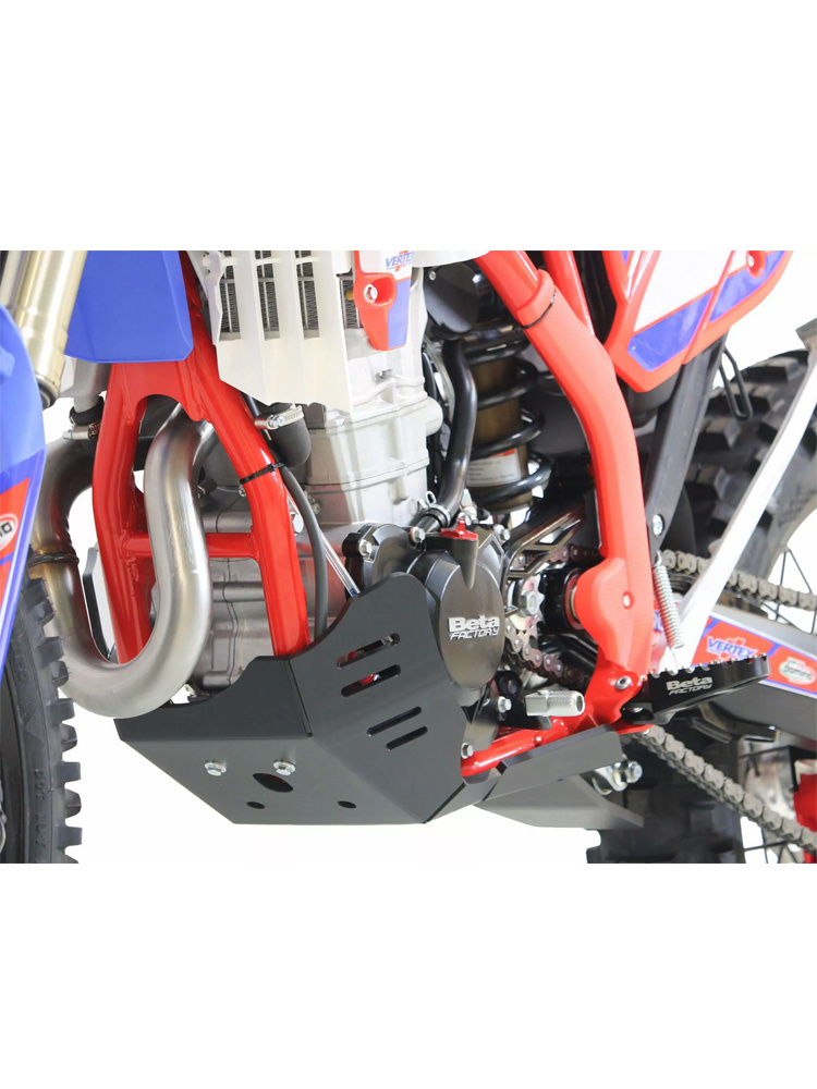 Płyta pod silnik AXP Racing Xtrem Beta RR 350/390/430/480/Race/XPRO (24-) z osłoną podnośnika czarna