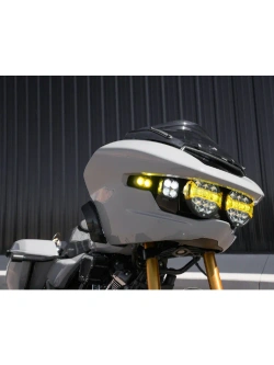 Kompletny zestaw reflektorów Denali Full Deck z oświetleniem Harley Davidson Road Glide (24-)