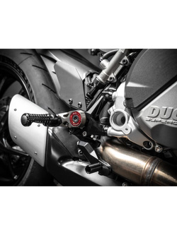 Zestaw regulowanych podnóżków z dźwigniami GILLES MUE2-D03 Ducati Streetfighter V2 955 ABS (22-24) czarno-czerwone