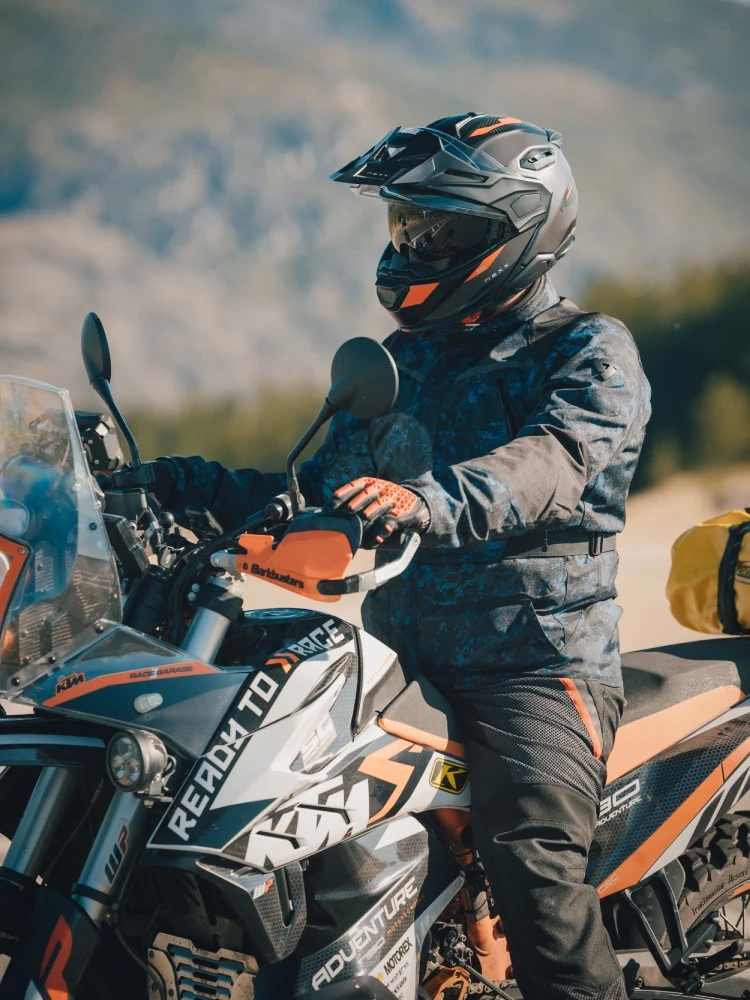 Kask adventure Nexx X.Lifecountry Terra szaro-czarno-czerwony matowy