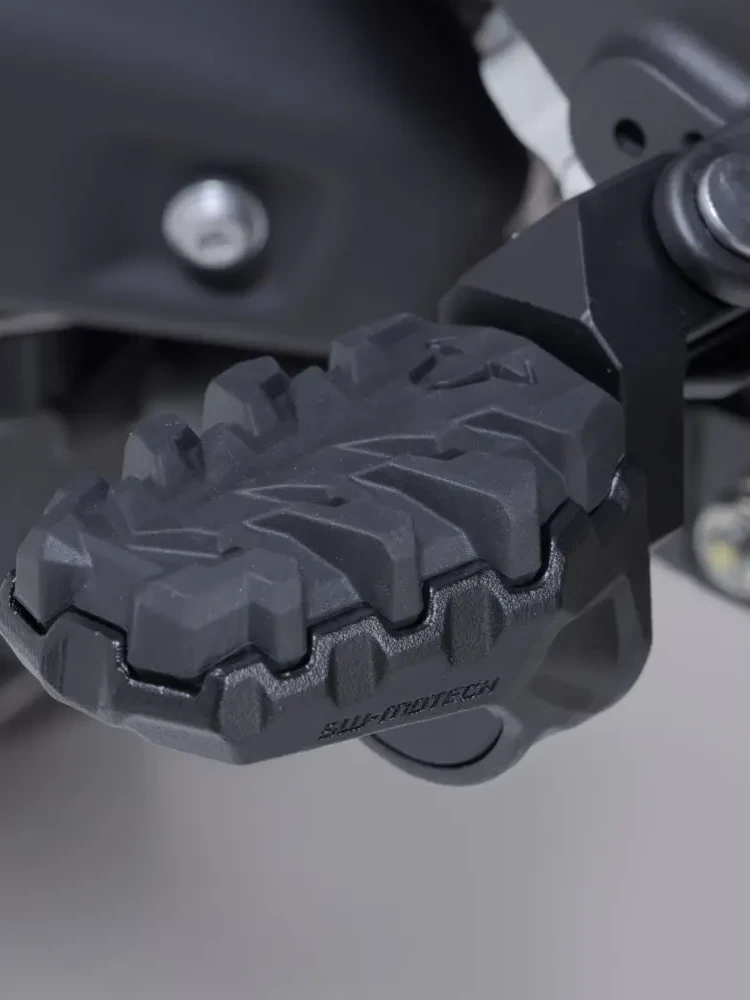 Podnóżki motocyklowe EVO SW-Motech Kawasaki Versys 1100/ SE (25-) czarne