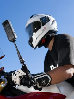 Uchwyt Insta360 Magic Arm do montażu kamery na kierownicy motocykla
