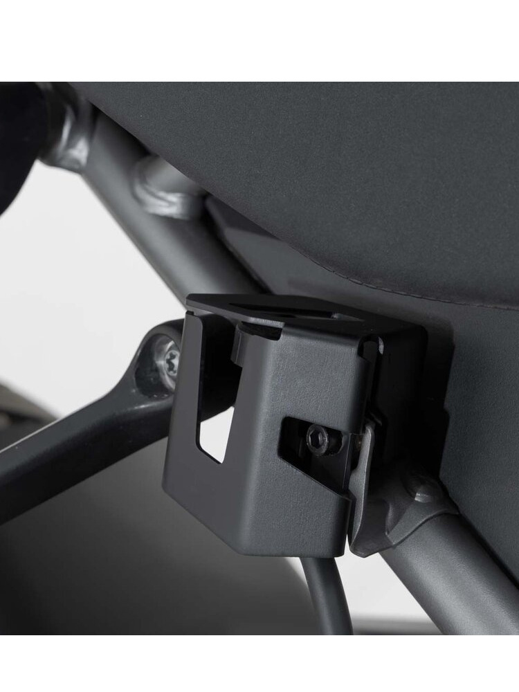 Osłona zbiornika płynu hamulcowego SW-MOTECH Harley-Davidson Pan America (RA1250) RA1 (21-)/ ST (24-)