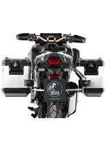 Zestaw: kufry boczne + stelaże Hepco&Becker Xplorer Cutout do Hondy CRF 1100 L Africa Twin Adventure Sports (20-23) (kufry srebrne, stelaż srebrny)