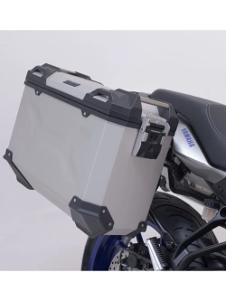 Zestaw: kufry boczne + kufer centralny TRAX ADV + stelaże SW-Motech Yamaha Tracer 7 (RM30, RM31) (21-) srebrne [poj.: 2 x 45l + 38l]