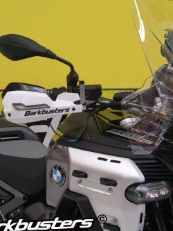 Zestaw montażowy handbarów z sekwencyjnymi kierunkowskazami LED BMW R 1300 GS (24-) czarny
