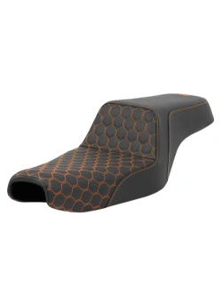 Kanapa motocyklowa dla kierowcy i pasażera Saddlemen Step-Up HC Harley Davidson Sportster XL 883/ 1200 (04-22) czarno-pomarańczowa [do zbiornika paliwa o poj.: 3,3 G]