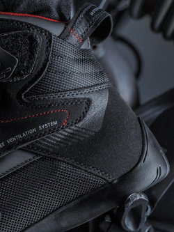 Buty motocyklowe Shima Exo Vented czarno-czerwone