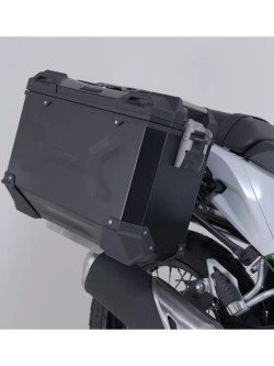 Zestaw: kufry boczne + stelaże PRO TRAX ADV SW-Motech Kawasaki KLE 500/ SE (26-) czarne [poj.: 2 x 37l]