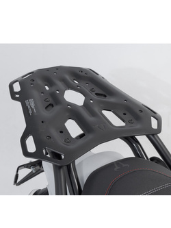 Zestaw: kufer centralny plastikowy Urban ABS + stelaż SW-MOTECH Ducati DesertX (22-) [pojemność 16-29 L ]