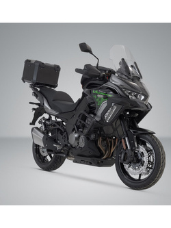 Zestaw: kufer centralny czarny TRAX ADV + stelaż Street-rack SW-Motech Kawasaki Versys 1000 (12-)/ Versys 1100/ SE (24-) [pojemność 38 L]
