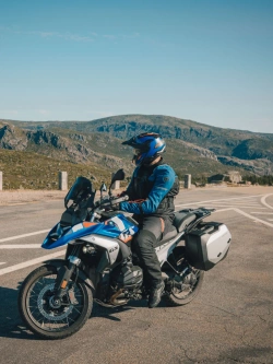 Kask adventure Nexx X.Lifecountry Terra szaro-czarno-czerwony matowy