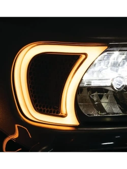 Lampy przednie LED z kratką wentylacyjną Kuryakyn Tracer Harley Davidson (wybrane modele)