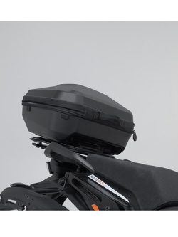Zestaw: kufer centralny plastikowy Urban ABS + stelaż SW-MOTECH KTM 1290 Super Adventure / S / R (21-)/ 1390 R (24-) [pojemność 16-29 L ]