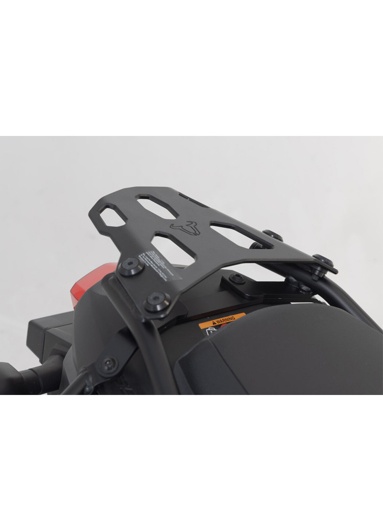 Zestaw: kufer centralny TRAX ADV + stelaż Adventure-rack SW-MOTECH Suzuki GSX-S 1000 GX (24-) (pojemność 38 L) srebrny