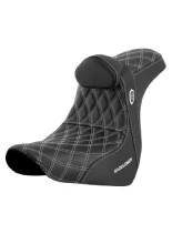 Kanapa motocyklowa dla kierowcy i pasażera z podparciem lędźwiowym Saddlemen SDC Performance Pro Series Gripper Harley Davidson FLSB/ FXLR/ S/ ST (wybrane modele) (18-) czarno-biała