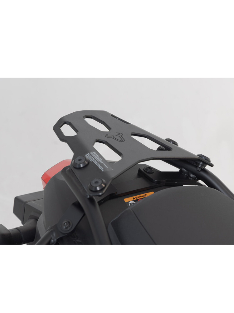 Zestaw: kufer centralny plastikowy Urban ABS + stelaż Street-Rack SW-MOTECH Suzuki DL 650 V-Strom / XT (16-) (pojemność 16-29 L)