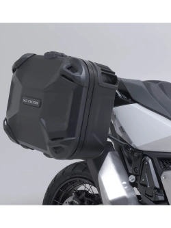Zestaw: kufry boczne DUSC M + stelaże PRO SW-Motech Honda X-ADV 750 RH21 (24-) [poj.: 2 x 33 l]