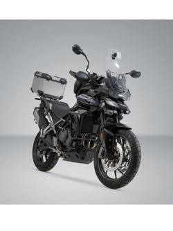 Zestaw: kufer centralny srebrny TRAX ADV + stelaż Adventure-rack SW-Motech Triumph Tiger 900/ GT/ Rally/ Pro (19-) / 1200 GT Explorer / Rally Explorer / Rally Pro (22-),Tiger 850 Sport (21-) [pojemność: 38 L]