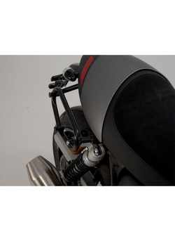 Zestaw: kufry boczne plastikowe Urban ABS + stelaże SLC Sw-Motech Triumph Thruxton RS (19-25) [pojemność: 2 x 16,5l]