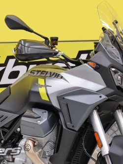 Zestaw montażowy handbarów Barkbusters Moto Guzzi Stelvio 1000 (24-) srebrny