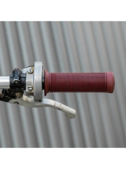 Manetki motocyklowe Biltwell Kung Fu TPV do kierownic o średnicy 25.4 [mm] czerwone