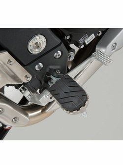 Podnóżki SW-MOTECH BMW R nine T [14-]/ R 1200R [11-14]/F900R / XR [19-24]/ Triumph Tiger 1050 [06-11]/ SE [11-]/ Sport [13-]