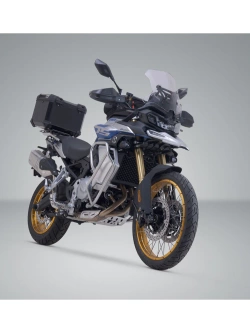 Zestaw: kufer centralny czarny TRAX ADV + stelaż Adventure-rack SW-Motech Voge 625 DSX (24-)/ 900 DSX (23-) [poj.: 38l]