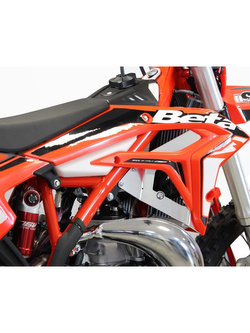 Wzmocnienie chłodnicy AXP Racing do Beta 250 Xtrainer, 300 Xtrainer (23-25) czerwone