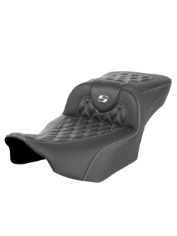 Kanapa motocyklowa dla kierowcy i pasażera Saddlemen Roadsofa CF LS Extended Reach Harley Davidson Road Glide/ Street Glide (wybrane modele) (23-) czarno-biała