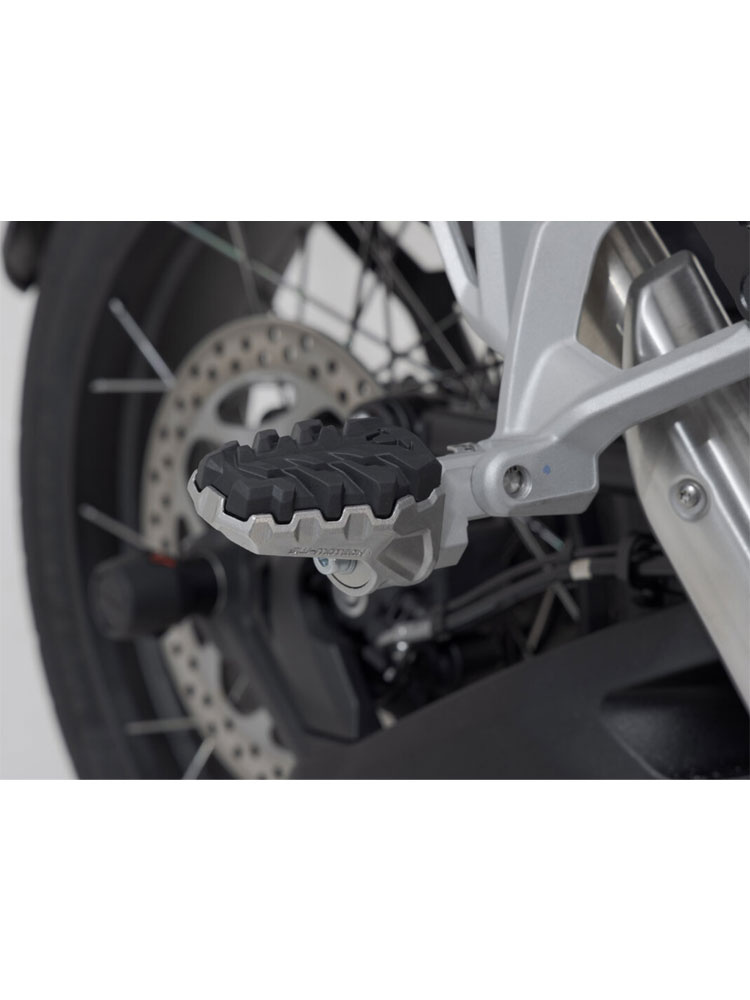 Podnóżki pasażera EVO SW-MOTECH do Triumph Tiger 1200 GT Explorer / Tiger 1200 GT / Pro / Rally Explorer / Rally Pro (22-)