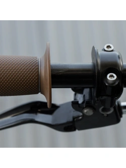 Manetki motocyklowe Biltwell Renegade TPV do kierownic o średnicy 25.4 [mm] brązowe