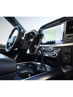 Zestaw do samochodu: etui MAG na telefon iPhone 17 Pro (magnetyczne) oraz mocowanie Quad Lock