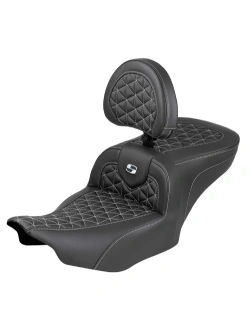 Kanapa motocyklowa dla kierowcy i pasażera z oparciem Saddlemen Roadsofa Tri-Gripper Harley Davidson Road Glide/ Street Glide (wybrane modele) (23-) czarno-srebrna