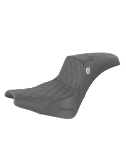 Kanapa motocyklowa dla kierowcy i pasażera Saddlemen SDC Performance Pro Series Gripper Harley Davidson FXBB/ FXBBS/ FXST (wybrane modele) (18-) czarna