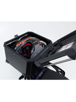 Zestaw: kufer centralny TRAX ADV + stelaż Adventure-rack SW-MOTECH Suzuki V-Strom 1000 / XT WDD0 (16-), V-Strom 1050/XT (19-) , V-Strom 650XT (17-25), V-Strom 1050DE (23-) (pojemność 38 L) czarny 