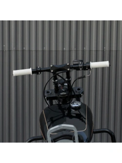 Manetki motocyklowe Biltwell Kung Fu TPV do kierownic o średnicy 22 [mm] białe