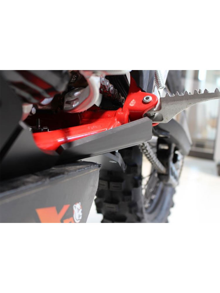 Płyta pod silnik AXP Racing Beta 250RR/300RR/300RR Race (20-24) z osłoną kiwaka czarna