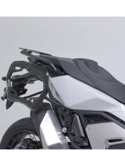 Zestaw: kufry boczne DUSC M + stelaże PRO SW-Motech Honda X-ADV 750 RH21 (24-) [poj.: 2 x 33 l]