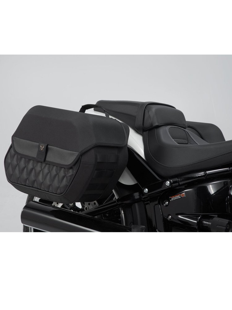 Zestaw: sakwy boczne Legend Gear LH  ze stelażami SLH HARLEY-DAVIDSON Softail Deluxe (17-20)