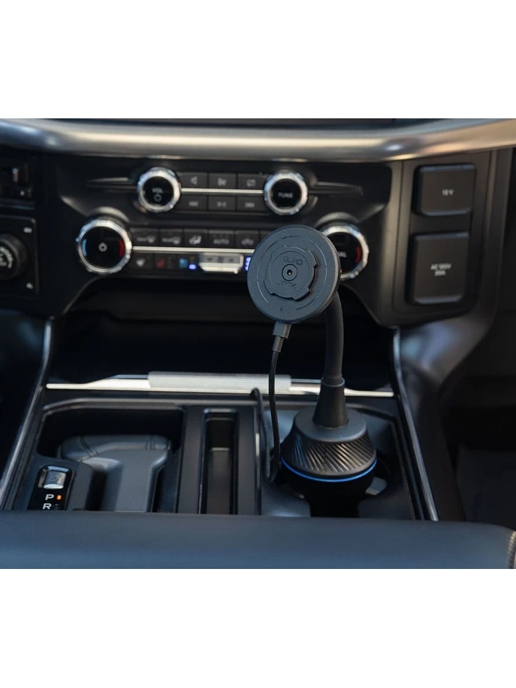 Zestaw do samochodu: etui MAG na telefon iPhone 17 Pro Max (magnetyczne) oraz mocowanie Quad Lock