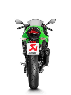 Tłumik motocyklowy Akrapovič Slip-On Line Kawasaki EX 400 Ninja (18-)/ Ninja 400/ 500 (24-)/ Z 400 (19-)/ 500 (25-) [włókno węglowe]