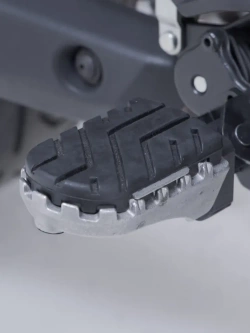 Podnóżki motocyklowe ION SW-Motech Suzuki V-Strom 800/ DE/ Adventure (23-) srebrne