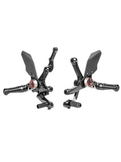 Zestaw regulowanych podnóżków z dźwigniami GILLES MUE2-D03 Ducati Streetfighter V2 955 ABS (22-24) czarno-czerwone