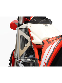 Wzmocnienie chłodnicy AXP Racing do Beta 250 Xtrainer, 300 Xtrainer (23-25) czerwone