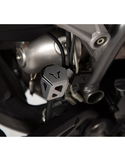 Osłona zbiornika płynu hamulcowego SW-MOTECH Ducati Hypermotard 821/ SP [13-16]/ 939 [16-]/ Hyperstrada 821 [13-]/ 939 [16-]/ KTM Super Duke 1290 GT