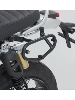 Zestaw: sakwa boczna Legend Gear LC2 + stelaż SLC SW-Motech Triumph Scrambler 1200 X (24-)/ XC (18-23)/ XE (18-) czarna [poj.: 13.5 l; na lewą stronę]